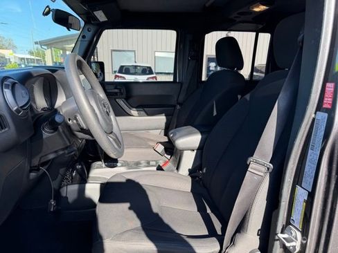 Used 2018 Jeep Wrangler Unlimited Sport AWD/4WD image 8