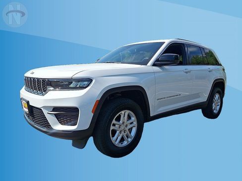 Used 2024 Jeep Grand Cherokee Laredo AWD/4WD image 10