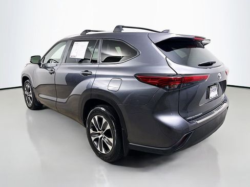 Certified 2023 Toyota Highlander XLE image 5