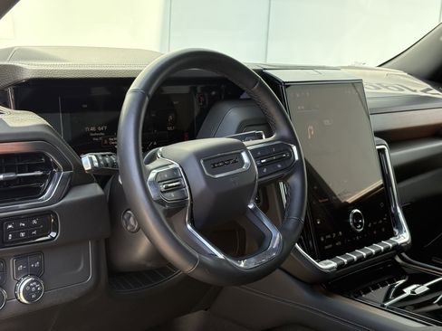 Used 2025 GMC Yukon XL Denali AWD/4WD image 16