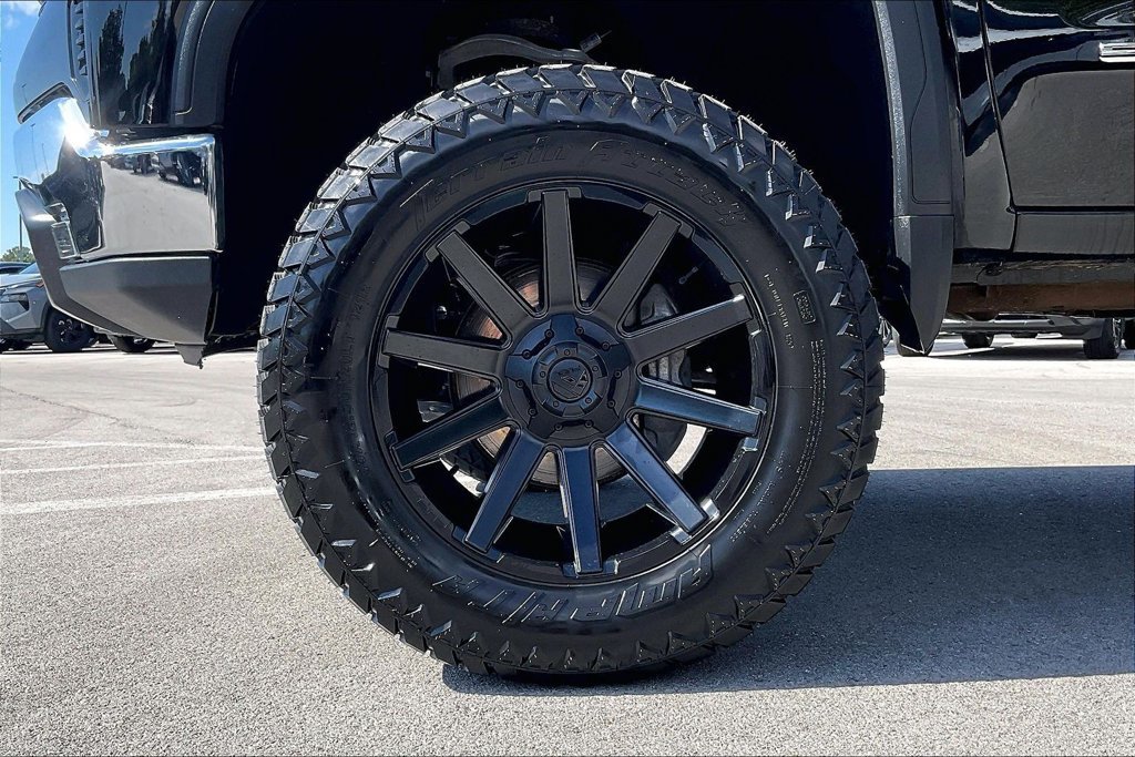 Used 2025 GMC Sierra 1500 SLT AWD/4WD image 10