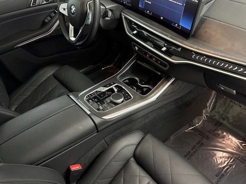 Used 2023 BMW X7 xDrive40i w/ Premium Package image 32