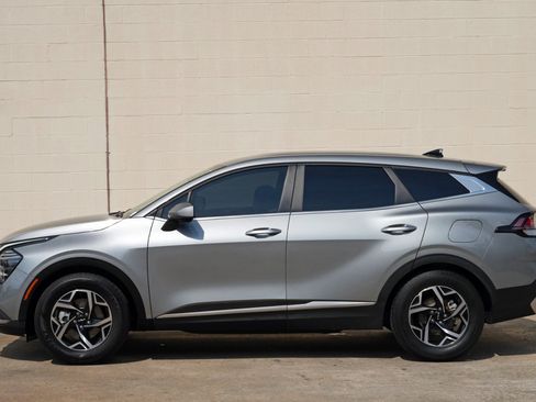 Used 2023 Kia Sportage LX FWD image 42