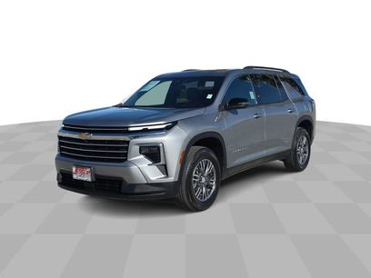 Used 2025 Chevrolet Traverse LT