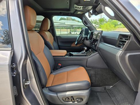 Used 2025 Lexus GX 550 w/ Cold Area Package AWD/4WD image 27