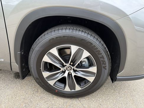 Used 2026 Toyota Highlander XLE AWD/4WD image 12
