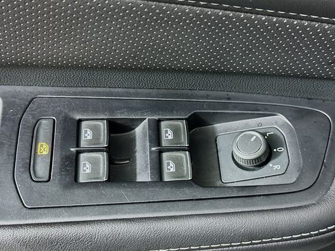 Used 2025 Volkswagen Atlas SE AWD/4WD image 15