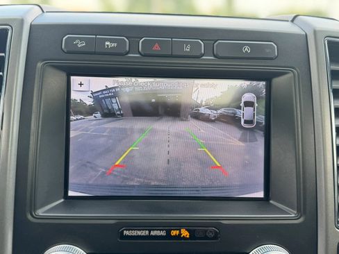 Used 2019 Ford Expedition XLT w/ Equipment Group 202A AWD/4WD image 32