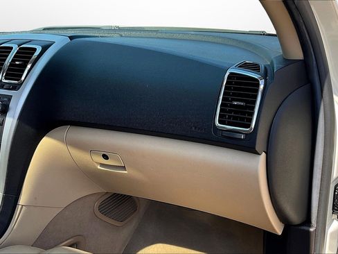 Used 2011 GMC Acadia SLT image 23