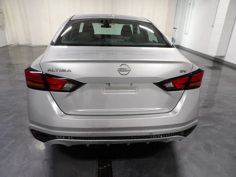 Used 2024 Nissan Altima 2.5 SV FWD image 7