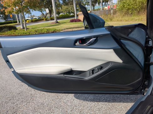 Used 2021 MAZDA MX-5 Miata RF Grand Touring image 18