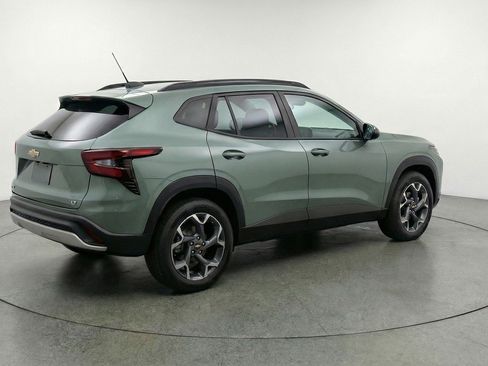Used 2025 Chevrolet Trax LT FWD image 9