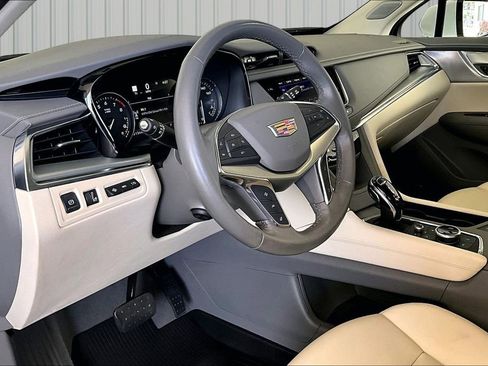 Used 2023 Cadillac XT5 Premium Luxury w/ Technology Package FWD image 4