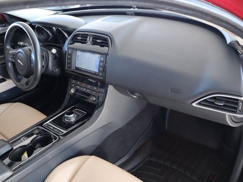 Used 2017 Jaguar XE image 40