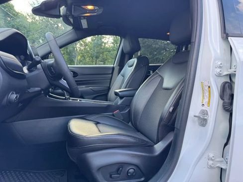 Used 2024 Jeep Compass Latitude w/ Convenience Group AWD/4WD image 17