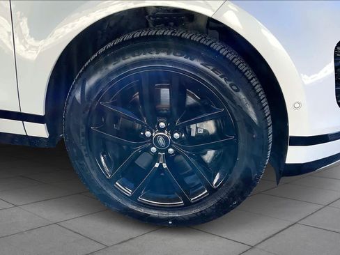 Used 2026 Land Rover Range Rover Evoque Dynamic SE image 11