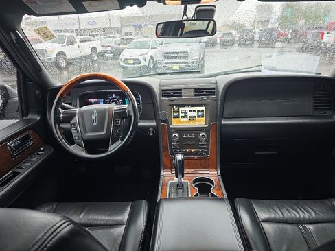 Used 2016 Lincoln Navigator L Select image 24