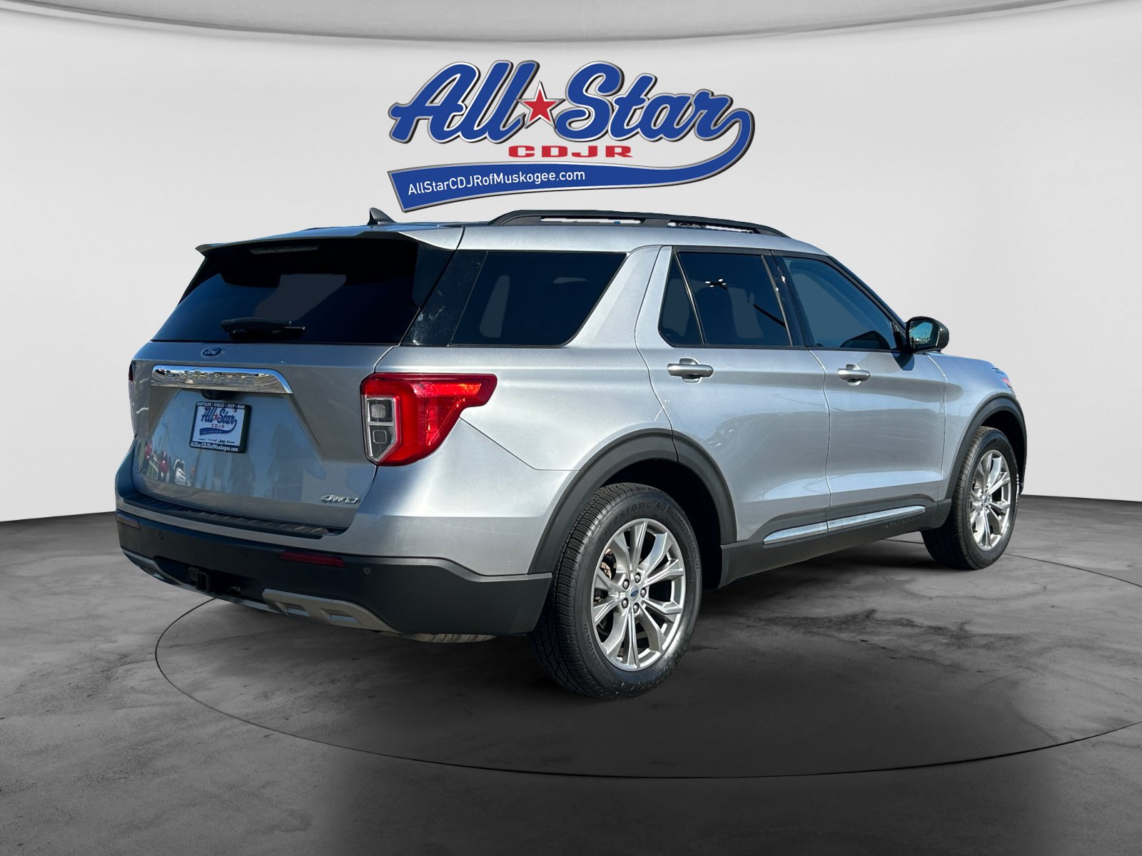 Used 2021 Ford Explorer XLT w/ Equipment Group 202A AWD/4WD image 5