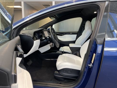 Used 2019 Tesla Model X Long Range AWD/4WD image 16