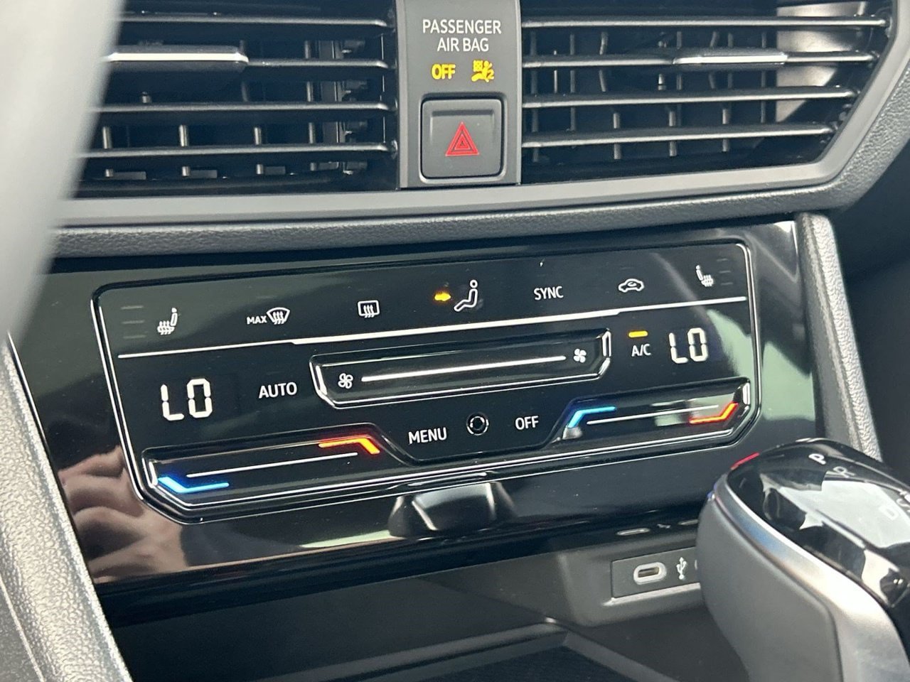 New 2027 Volkswagen Jetta SE FWD image 24