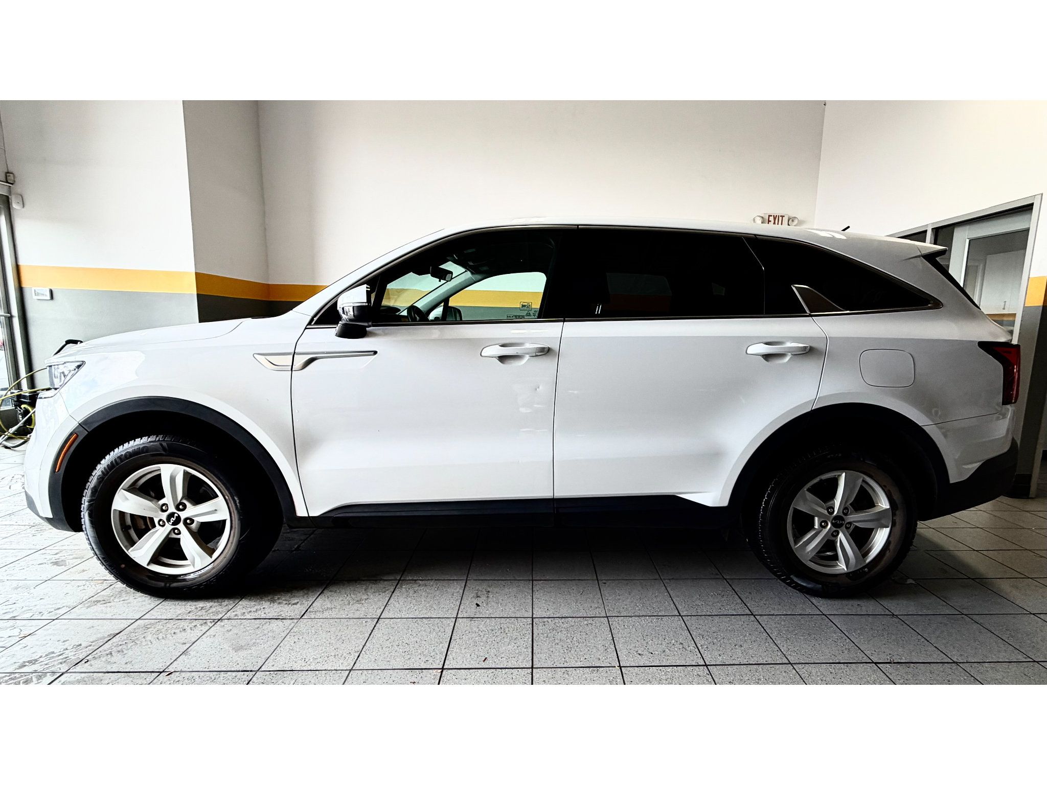 Used 2022 Kia Sorento LX AWD/4WD image 11