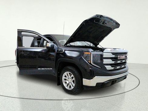 Used 2023 GMC Sierra 1500 SLE w/ Enhanced Capability Package AWD/4WD image 11