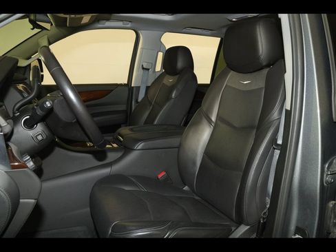 Used 2020 Cadillac Escalade Luxury AWD/4WD image 28
