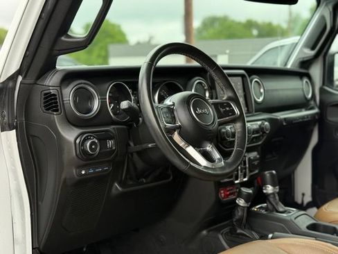 Used 2023 Jeep Wrangler Unlimited Rubicon 4xe w/ Cold Weather Group AWD/4WD image 13
