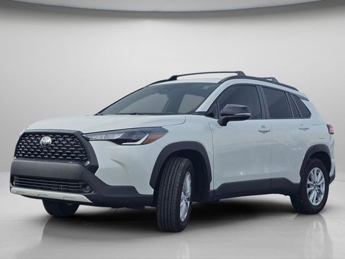 Used 2025 Toyota Corolla Cross LE image 24