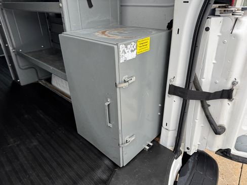 Used 2015 Chevrolet Express 2500 image 27