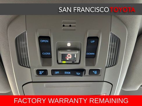 Used 2021 Toyota Highlander XLE AWD/4WD image 29
