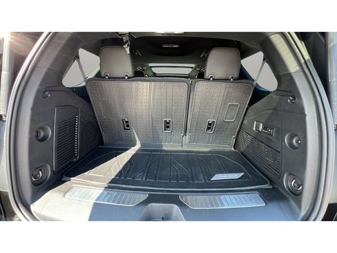 Certified 2024 Chevrolet Tahoe Z71 w/ Luxury Package AWD/4WD image 30