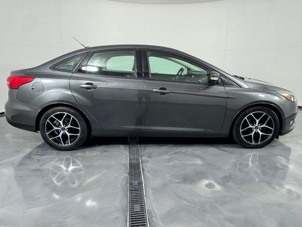 Used 2017 Ford Focus SEL FWD image 4