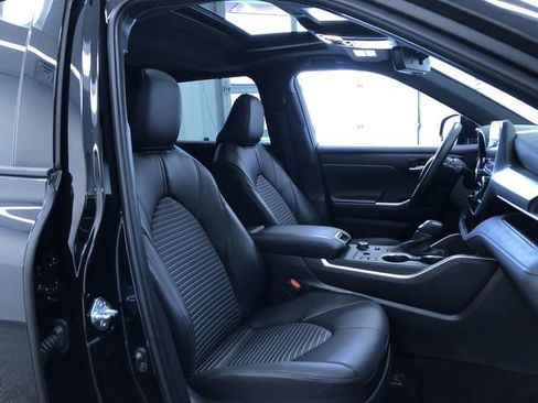 Certified 2025 Toyota Highlander XSE AWD/4WD image 22