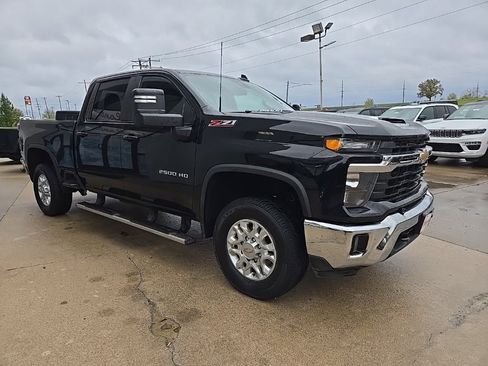 Used 2024 Chevrolet Silverado 2500 LT image 13