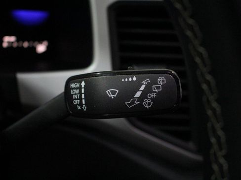 Used 2022 Volkswagen Atlas Cross Sport SE image 15