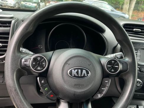 Used 2016 Kia Soul + FWD image 16