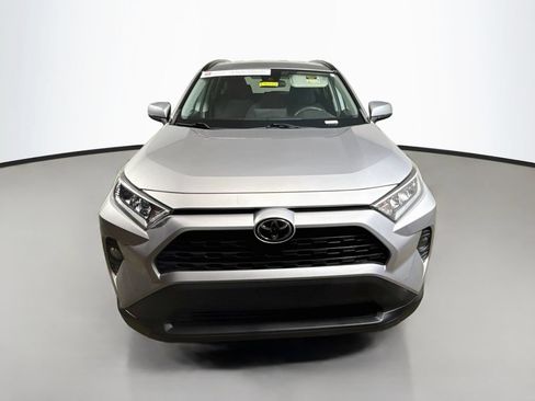 Used 2020 Toyota RAV4 XLE FWD image 2