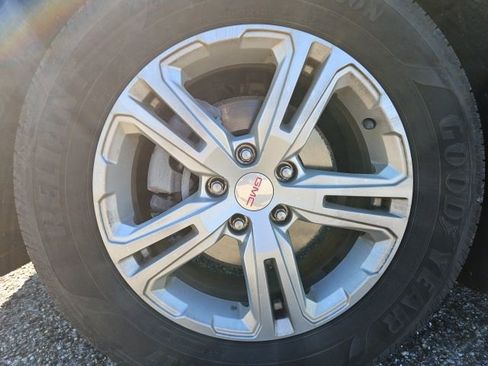 Used 2020 GMC Terrain SLE AWD/4WD image 17