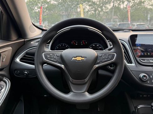 Used 2022 Chevrolet Malibu LT FWD image 13