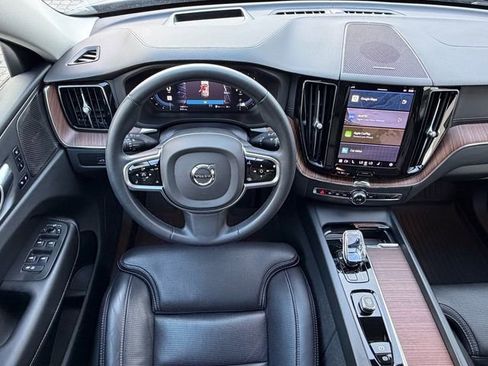 Used 2023 Volvo XC60 B5 Ultimate w/ Protection Package Premier FWD image 17