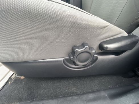 Used 2017 Toyota Tacoma SR5 image 13