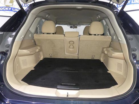 Used 2016 Nissan Rogue SV w/ SV Premium Package image 9