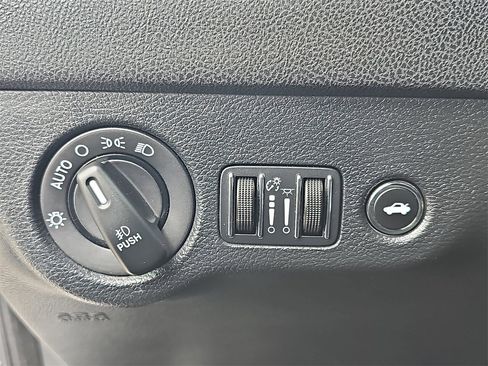 Used 2014 Dodge Charger SXT image 23