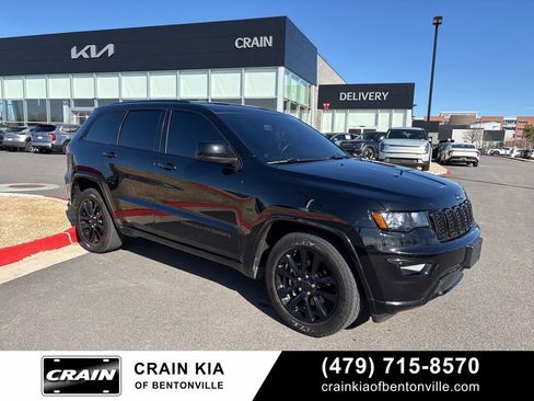 Used 2019 Jeep Grand Cherokee Altitude image 1