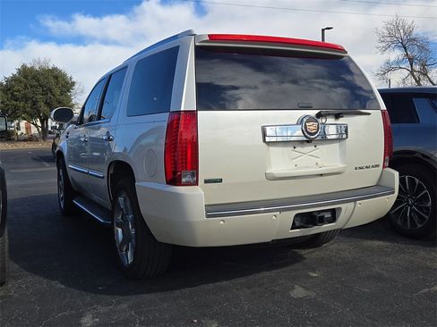 Used 2010 Cadillac Escalade Luxury image 6