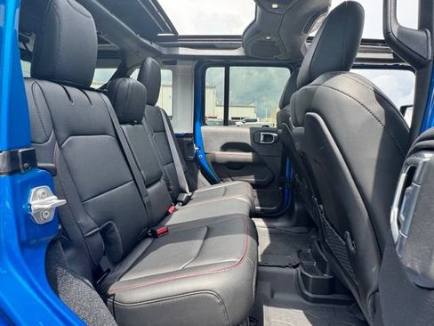 Used 2024 Jeep Wrangler Unlimited Rubicon AWD/4WD image 29