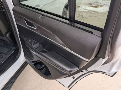 Used 2023 Jeep Grand Cherokee Limited w/ Luxury Tech Group II image 31