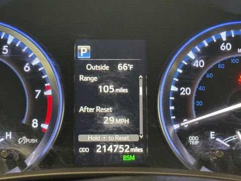 Used 2017 Toyota Highlander Limited AWD/4WD image 10