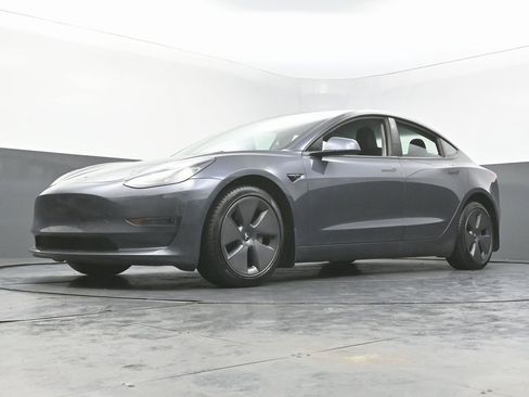 Used 2023 Tesla Model 3 Standard Range image 49